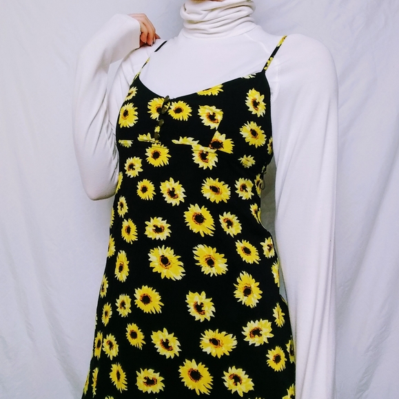Urban Outfitters Dresses & Skirts - Urban Outfitters Daisy Flower Summer Dress